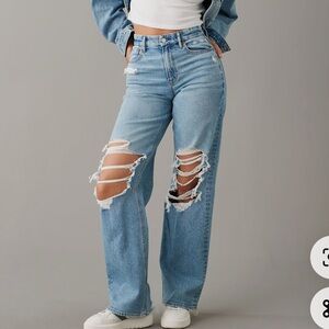 American Eagle STRETCH CURVY SUPER HIGH-WAISTED BAGGY STRAIGHT RIPPED JEAN 12R